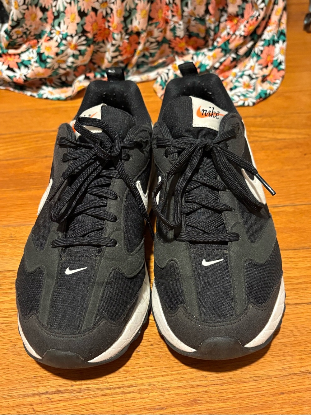 Nike women’s Black and White Low-Top Sneakers